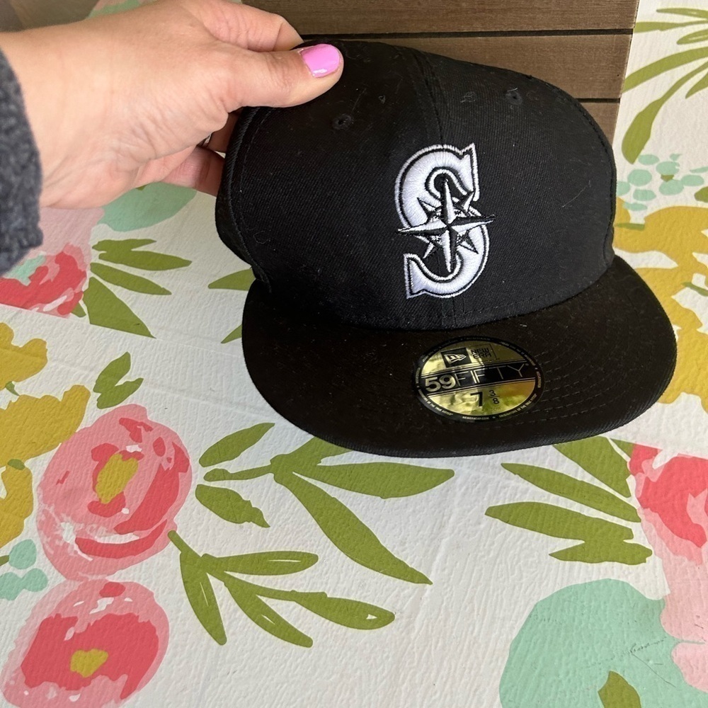 New Seattle Mariners, genuine merchandise, black, and white 7 3/8